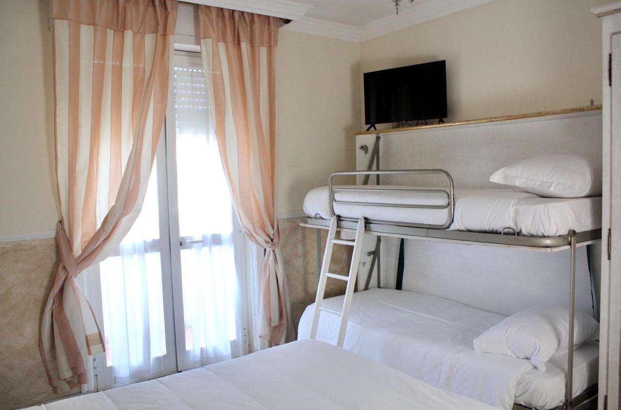 Hotel Tahiti В'яреджо Екстер'єр фото